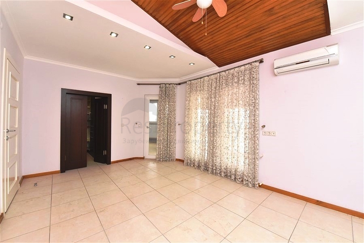 موفع مركزي - فيلا 4 غرف وصالتين - مفروشة -في منطقة توسمور / الانيا 