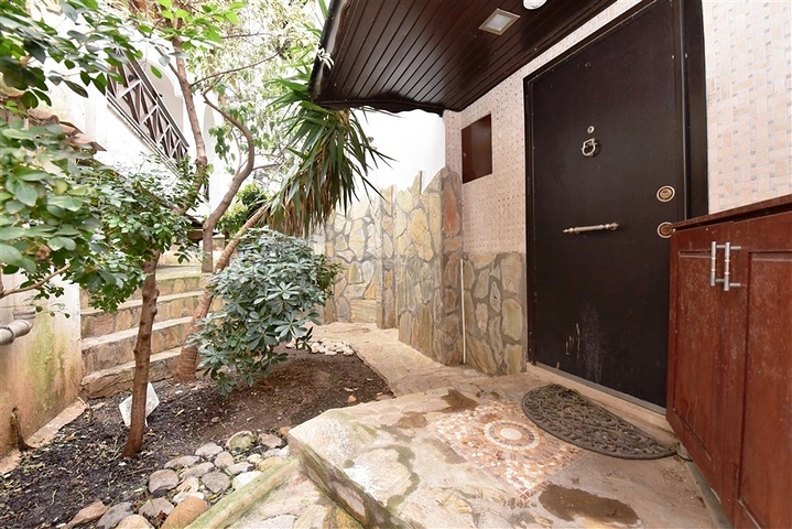 موفع مركزي - فيلا 4 غرف وصالتين - مفروشة -في منطقة توسمور / الانيا 