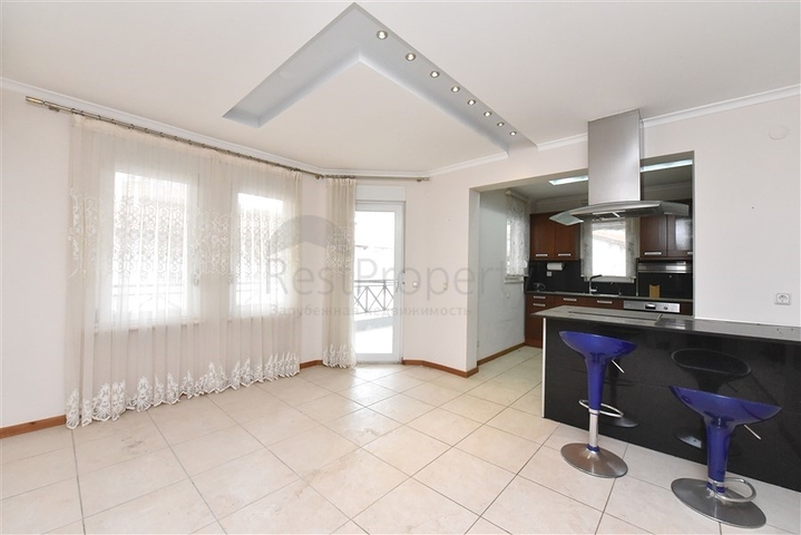 موفع مركزي - فيلا 4 غرف وصالتين - مفروشة -في منطقة توسمور / الانيا 