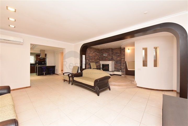 موفع مركزي - فيلا 4 غرف وصالتين - مفروشة -في منطقة توسمور / الانيا 