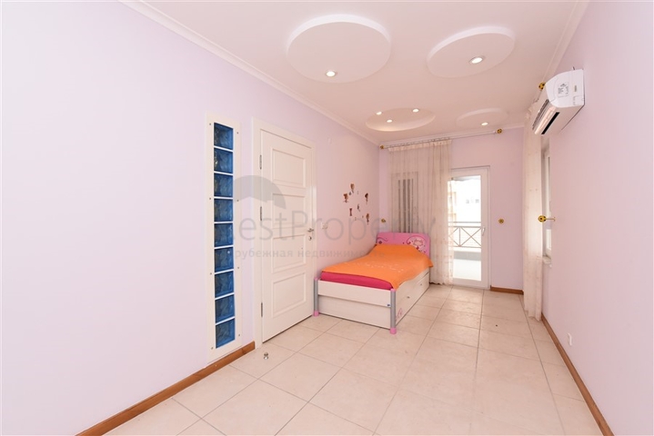 موفع مركزي - فيلا 4 غرف وصالتين - مفروشة -في منطقة توسمور / الانيا 