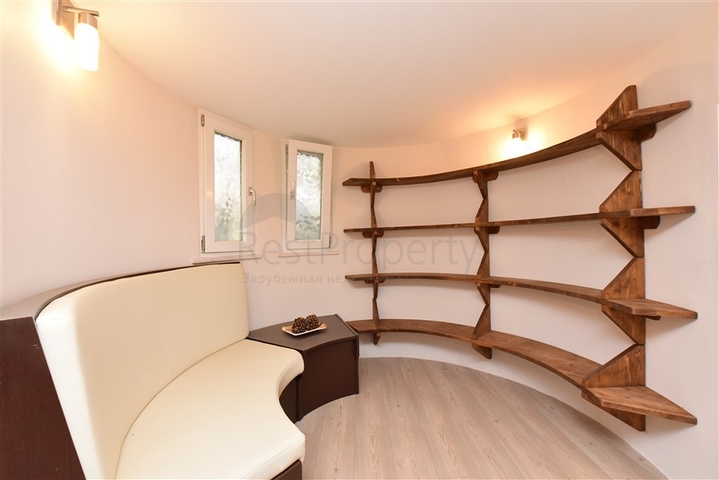 موفع مركزي - فيلا 4 غرف وصالتين - مفروشة -في منطقة توسمور / الانيا 