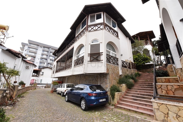 موفع مركزي - فيلا 4 غرف وصالتين - مفروشة -في منطقة توسمور / الانيا 