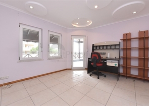 موفع مركزي - فيلا 4 غرف وصالتين - مفروشة -في منطقة توسمور / الانيا 