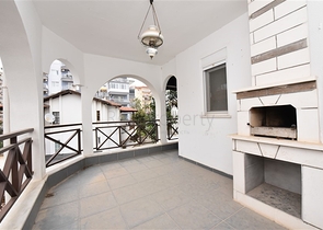 موفع مركزي - فيلا 4 غرف وصالتين - مفروشة -في منطقة توسمور / الانيا 