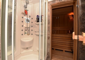 موفع مركزي - فيلا 4 غرف وصالتين - مفروشة -في منطقة توسمور / الانيا 