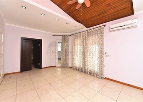 موفع مركزي - فيلا 4 غرف وصالتين - مفروشة -في منطقة توسمور / الانيا 