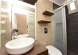 موفع مركزي - فيلا 4 غرف وصالتين - مفروشة -في منطقة توسمور / الانيا 