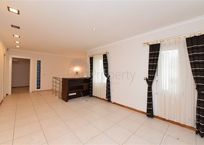 موفع مركزي - فيلا 4 غرف وصالتين - مفروشة -في منطقة توسمور / الانيا 