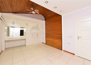 موفع مركزي - فيلا 4 غرف وصالتين - مفروشة -في منطقة توسمور / الانيا 