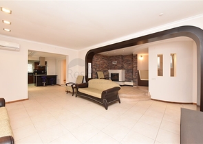 موفع مركزي - فيلا 4 غرف وصالتين - مفروشة -في منطقة توسمور / الانيا 