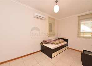 موفع مركزي - فيلا 4 غرف وصالتين - مفروشة -في منطقة توسمور / الانيا 