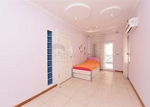 موفع مركزي - فيلا 4 غرف وصالتين - مفروشة -في منطقة توسمور / الانيا 