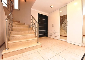 موفع مركزي - فيلا 4 غرف وصالتين - مفروشة -في منطقة توسمور / الانيا 