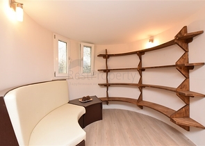 موفع مركزي - فيلا 4 غرف وصالتين - مفروشة -في منطقة توسمور / الانيا 