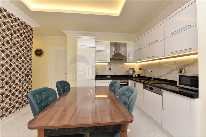 جانب شاطئ كليوباترا - شقة غرفة وصالة مفروشة - مجمع فاخر - في مركز الانيا 