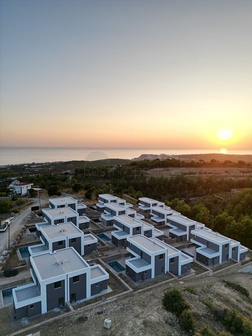 فلل للبيع بالاقساط - تصميم 3 غرف وصالة - في افسلار / الانيا 