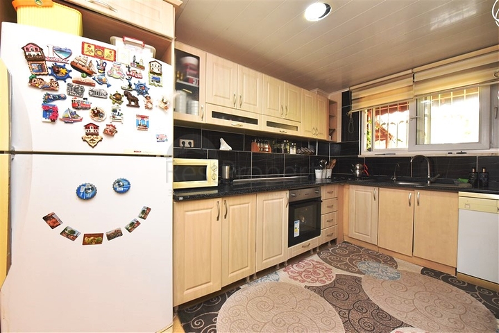 اطلالة بحر - فيلا 4 غرف وصالة مفروشة - ضمن مجمع - في ديمرتاش / الانيا 