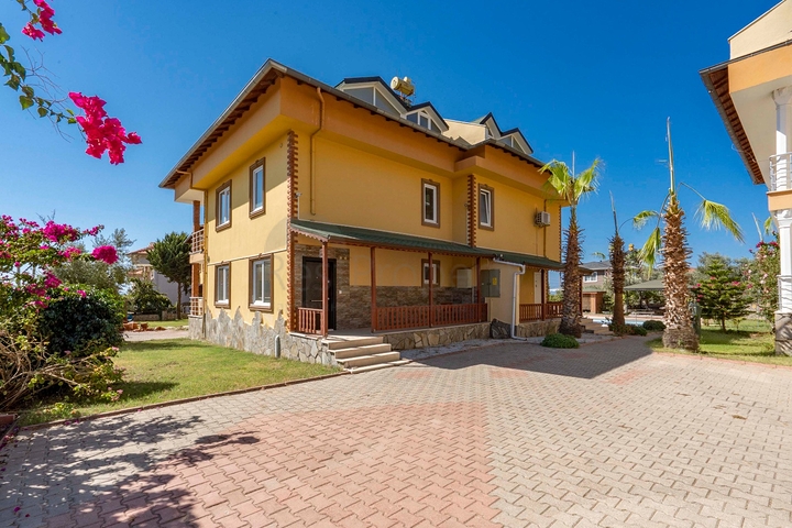 اطلالة بحر - فيلا 4 غرف وصالة مفروشة - ضمن مجمع - في ديمرتاش / الانيا 