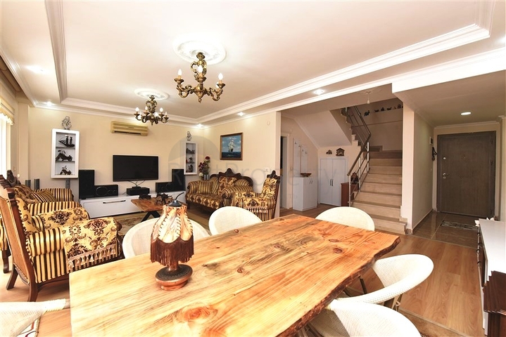 اطلالة بحر - فيلا 4 غرف وصالة مفروشة - ضمن مجمع - في ديمرتاش / الانيا 