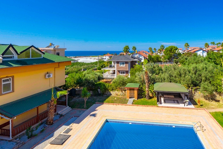 اطلالة بحر - فيلا 4 غرف وصالة مفروشة - ضمن مجمع - في ديمرتاش / الانيا 