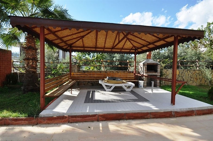 اطلالة بحر - فيلا 4 غرف وصالة مفروشة - ضمن مجمع - في ديمرتاش / الانيا 