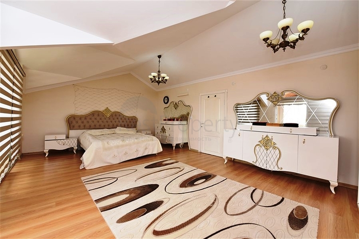 اطلالة بحر - فيلا 4 غرف وصالة مفروشة - ضمن مجمع - في ديمرتاش / الانيا 