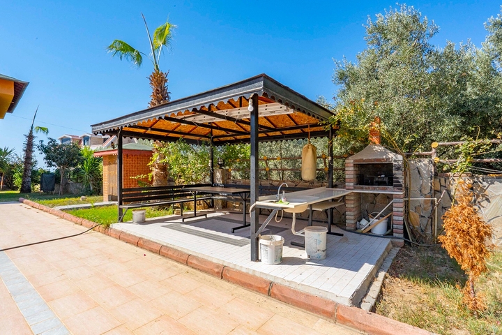 اطلالة بحر - فيلا 4 غرف وصالة مفروشة - ضمن مجمع - في ديمرتاش / الانيا 