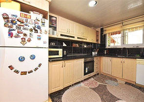 اطلالة بحر - فيلا 4 غرف وصالة مفروشة - ضمن مجمع - في ديمرتاش / الانيا 