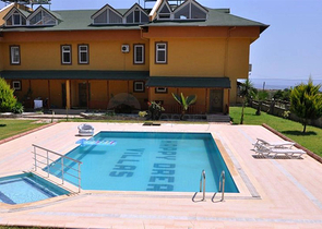 اطلالة بحر - فيلا 4 غرف وصالة مفروشة - ضمن مجمع - في ديمرتاش / الانيا 