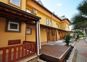 اطلالة بحر - فيلا 4 غرف وصالة مفروشة - ضمن مجمع - في ديمرتاش / الانيا 