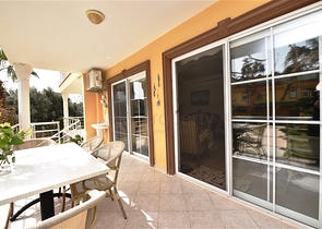 اطلالة بحر - فيلا 4 غرف وصالة مفروشة - ضمن مجمع - في ديمرتاش / الانيا 