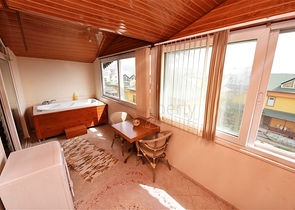 اطلالة بحر - فيلا 4 غرف وصالة مفروشة - ضمن مجمع - في ديمرتاش / الانيا 