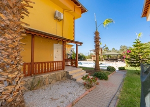 اطلالة بحر - فيلا 4 غرف وصالة مفروشة - ضمن مجمع - في ديمرتاش / الانيا 