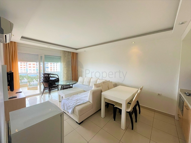 اطلالة بحر - شقة غرفة وصالة -ضمن مجمع سكني في كاستل / الانيا 