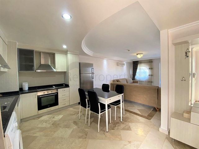 اطلالة بحر - مجمع يضم كافة الخدمات - شقة غرفتين وصالة - محمودلار / الانيا 