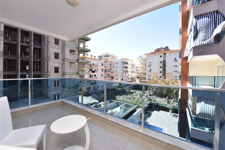 شقة انيقة - تصميم غرفتين وصالة مفروشة - قريبة من البحر والخدمات في محمودلار /الانيا 