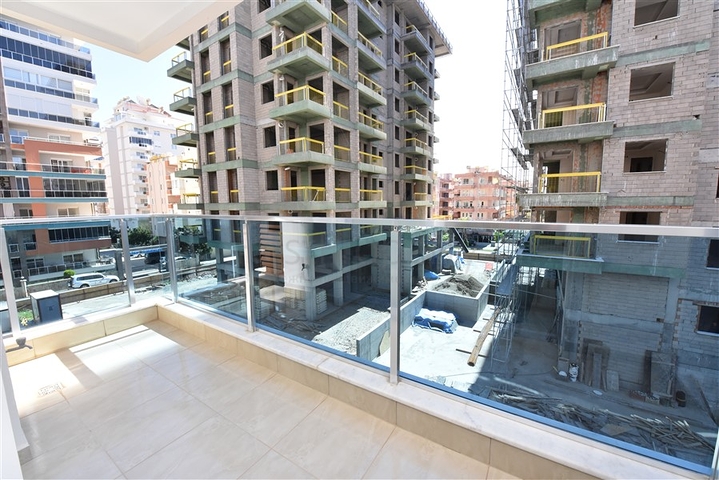 شقة انيقة - تصميم غرفتين وصالة مفروشة - قريبة من البحر والخدمات في محمودلار /الانيا 