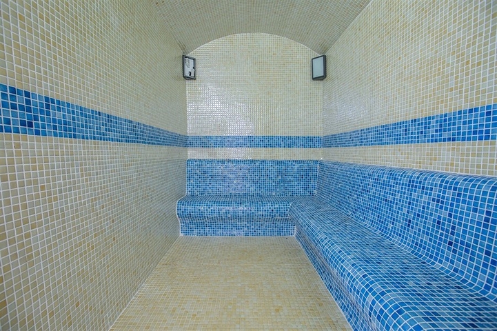 شقة انيقة - تصميم غرفتين وصالة مفروشة - قريبة من البحر والخدمات في محمودلار /الانيا 