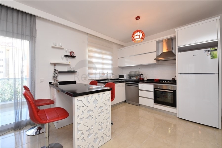 شقة انيقة - تصميم غرفتين وصالة مفروشة - قريبة من البحر والخدمات في محمودلار /الانيا 