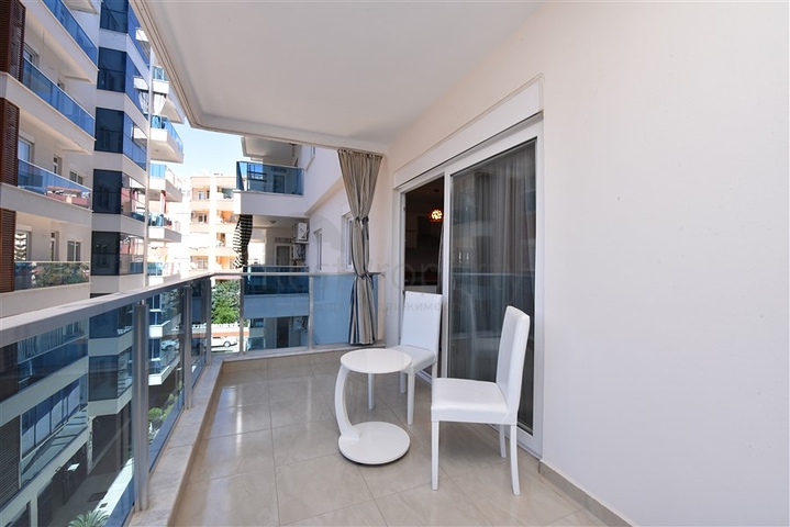 شقة انيقة - تصميم غرفتين وصالة مفروشة - قريبة من البحر والخدمات في محمودلار /الانيا 