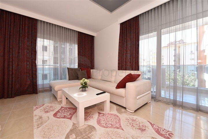 شقة انيقة - تصميم غرفتين وصالة مفروشة - قريبة من البحر والخدمات في محمودلار /الانيا 