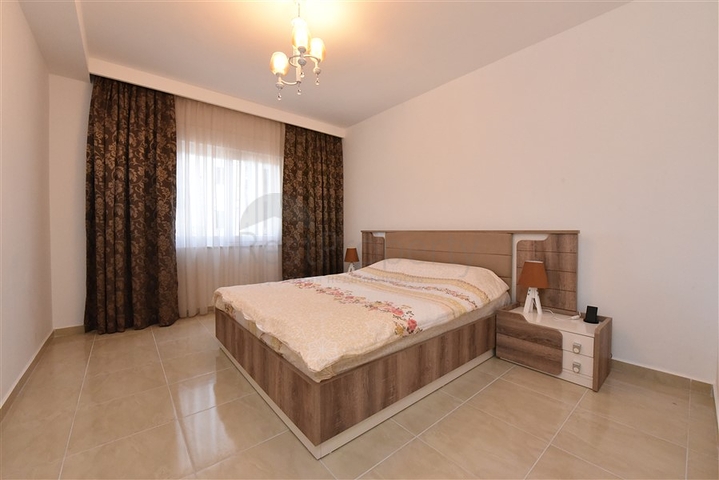 شقة انيقة - تصميم غرفتين وصالة مفروشة - قريبة من البحر والخدمات في محمودلار /الانيا 