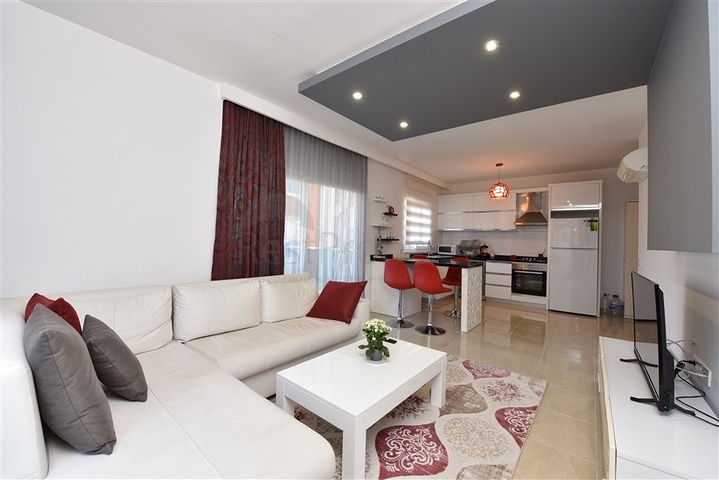 شقة انيقة - تصميم غرفتين وصالة مفروشة - قريبة من البحر والخدمات في محمودلار /الانيا 