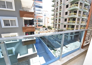 شقة انيقة - تصميم غرفتين وصالة مفروشة - قريبة من البحر والخدمات في محمودلار /الانيا 