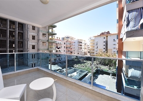 شقة انيقة - تصميم غرفتين وصالة مفروشة - قريبة من البحر والخدمات في محمودلار /الانيا 