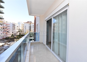 شقة انيقة - تصميم غرفتين وصالة مفروشة - قريبة من البحر والخدمات في محمودلار /الانيا 