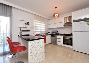 شقة انيقة - تصميم غرفتين وصالة مفروشة - قريبة من البحر والخدمات في محمودلار /الانيا 