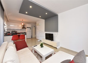 شقة انيقة - تصميم غرفتين وصالة مفروشة - قريبة من البحر والخدمات في محمودلار /الانيا 