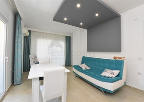 شقة انيقة - تصميم غرفتين وصالة مفروشة - قريبة من البحر والخدمات في محمودلار /الانيا 